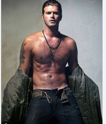 Къванч Татлъту  / Kivanc Tatlitug