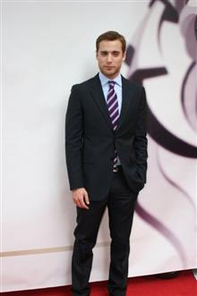 Дъстин Милиган / Dustin Milligan