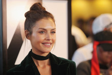 Хана Уеър / Hannah Ware