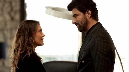 Блясък и борба в новия турски сеиал по Netflix - Old Money („Enfes Bir Akşam“)
