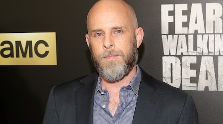 Шоурънърът на „Fear the Walking Dead“ съди AMC: „Излъгаха ме за милиони“