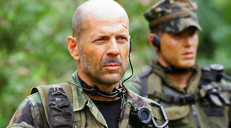 Забравеният екшън с Брус Уилис, в който се появява и звездата от Йелоустоун